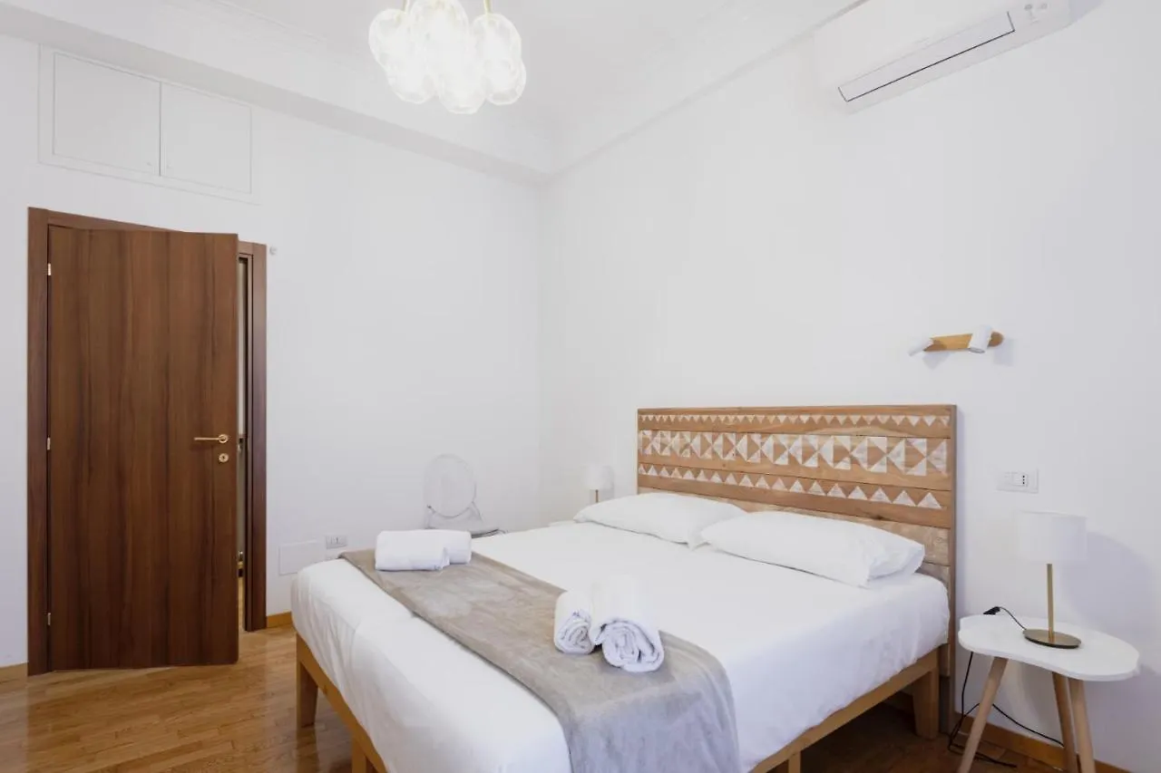 Easylife - Attico Di Lusso A Pochi Passi Dal Duomo Apartment Milan 0*,